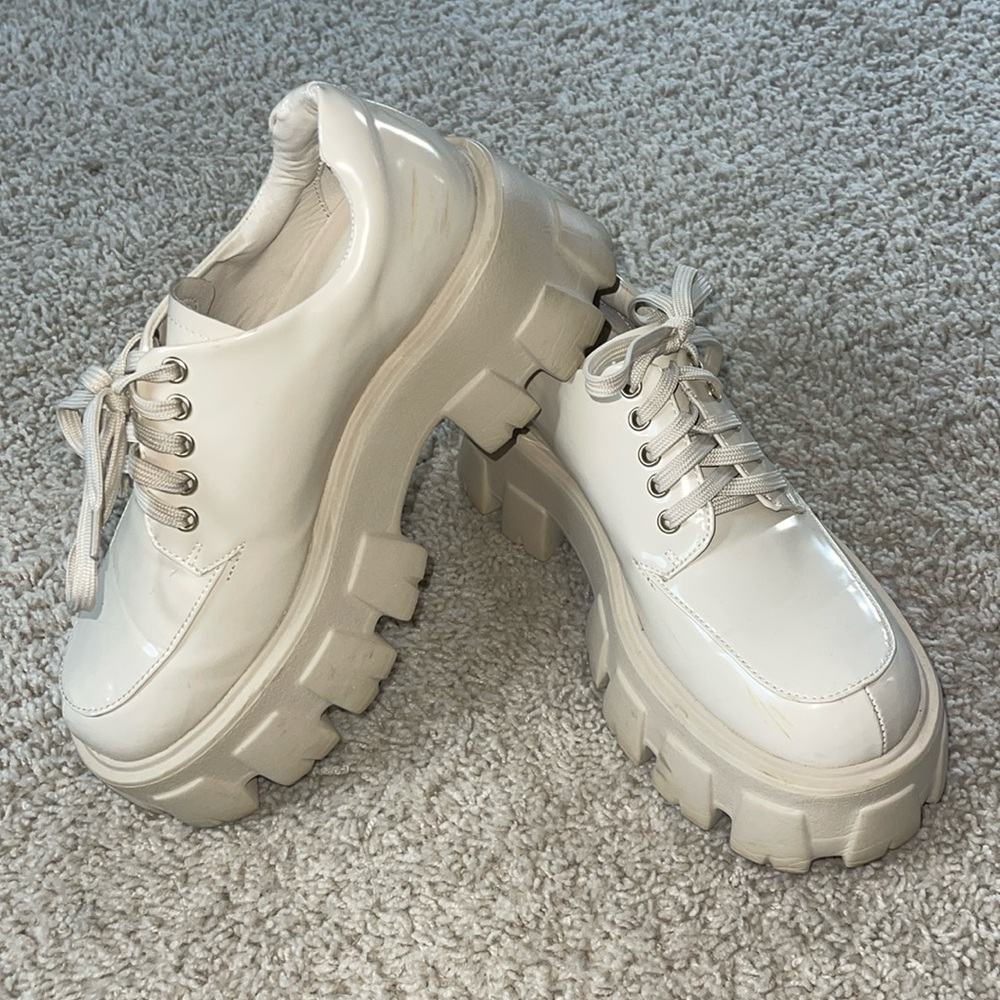 Platform loafer shoe